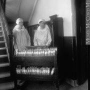 Bibliothèque de la Junior League dans un hôpital de Montréal, 1927, Wm. Notman & Son, Musée McCord, VIEW-24216-24216