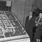 Inauguration du plan Dozois: Habitations Jeanne-Mance, Montréal, 15 octobre 1959, Rhéal Benny, Archives de la Ville de Montréal, VM94-Z769-06
